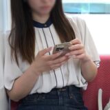 【Pcolle】清楚な美人かわいいお姉さん、ムチムチ柔らかそうな太ももからハミ毛も見えた