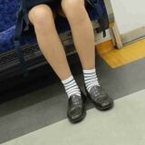 【Pcolle】脚の形が綺麗な股開きJKを何度も撮る！